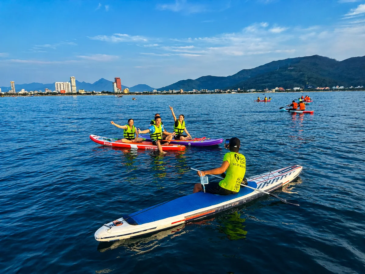 Đội guide đông trên nước